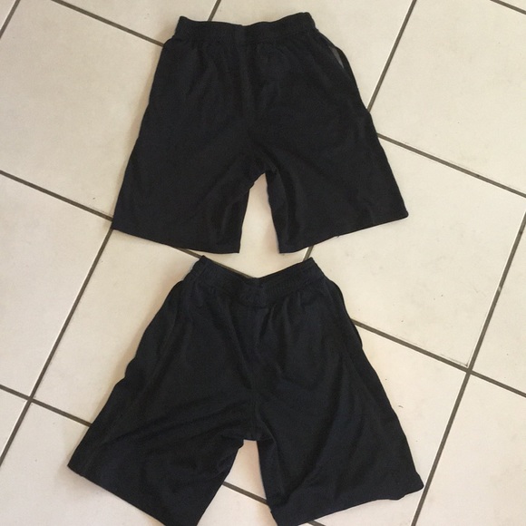 Two pairs UNDER ARMOUR Boys shorts Black - Picture 4 of 7